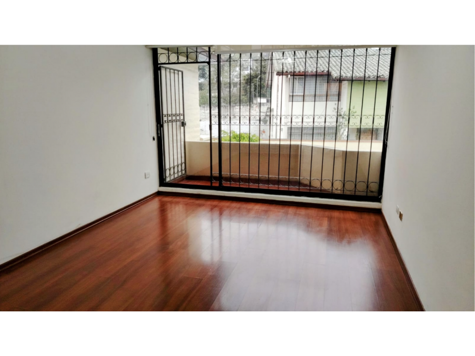 Quito Tenis, Casa en Renta, 350m2, 3 Habitaciones con baños privados — foto 3