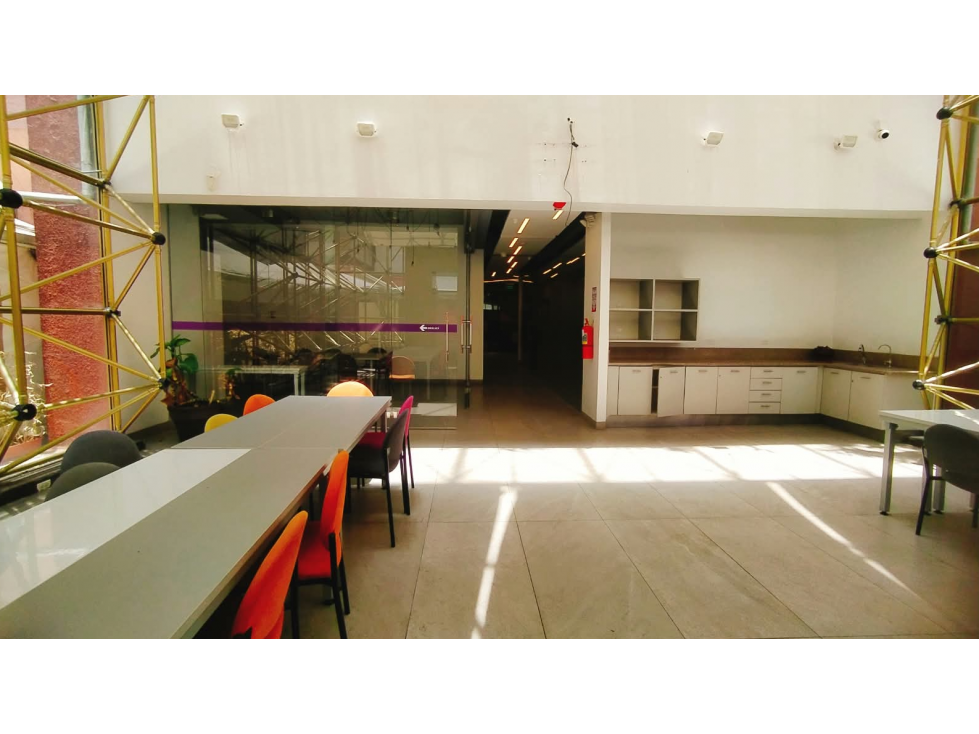 República De El Salvador, oficina comercial en renta, 305.36M2 — foto 3