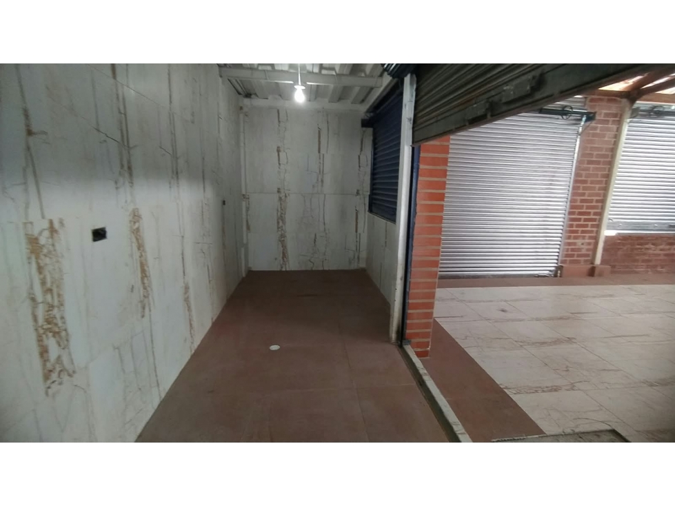 12 DE octubre, Local Comercial en Renta, 170M2 - 4