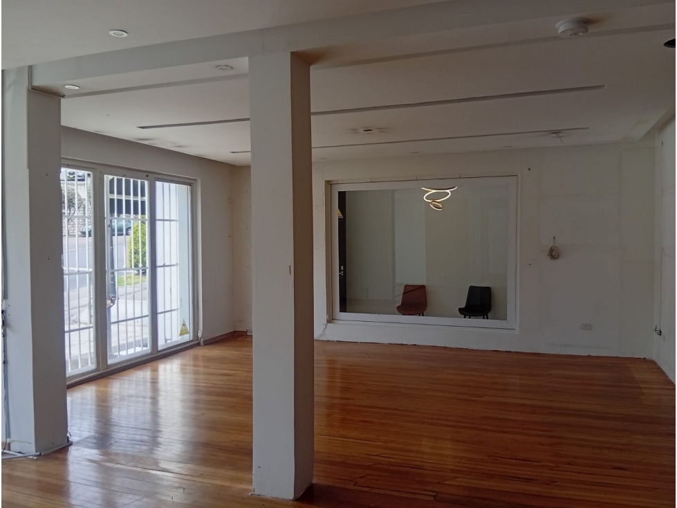 Gonzales Suarez, Casa Comercial Renta 350 m"