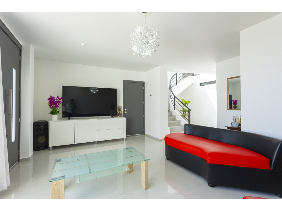 Carcelen Uraba , 2 plantas Casa en Venta, 320m2, 4 Habitaciones — foto 6