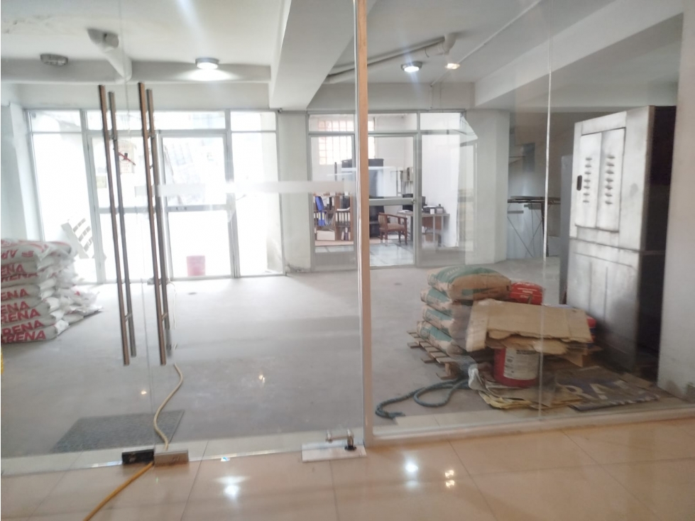 Iñaquito, Edificio Comercial en Venta, 2200m2, 10 Ambientes — foto 2