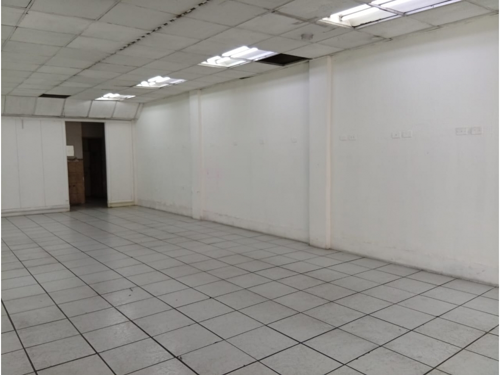 Villaflora, Local Comercial en Renta, 150m2 - 4
