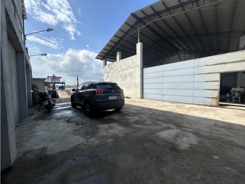 Puerto Bolívar, Machala, El Oro, Venta Galpón con muelle 1002 m2 - 4