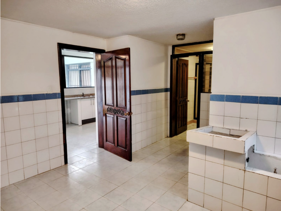 Quito Tenis, Casa en Renta, 350m2, 3 Habitaciones con baños privados — foto 4