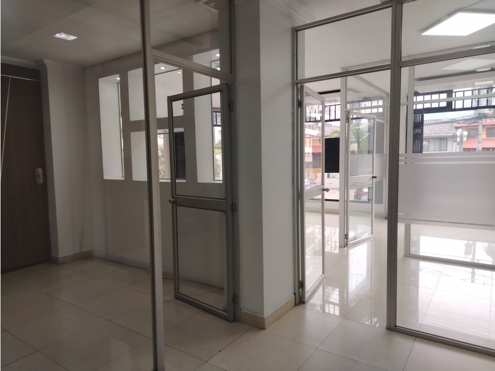 El Batan Local Comercial en Renta, 7 ambientes , 8 Divisiones 133m2 - 4