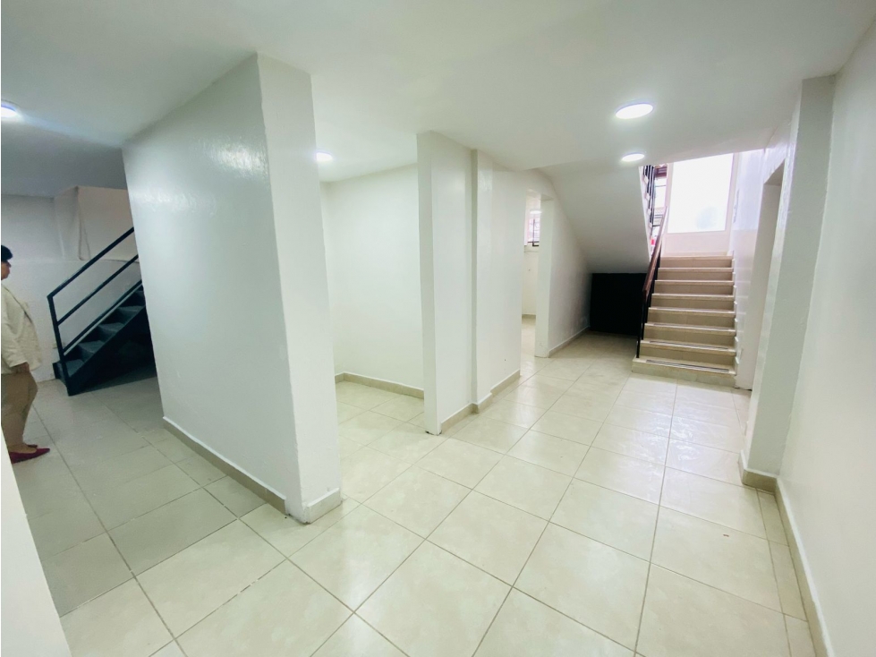 Iñaquito, Edificio en Renta, 450m2, 24 Ambientes - 2