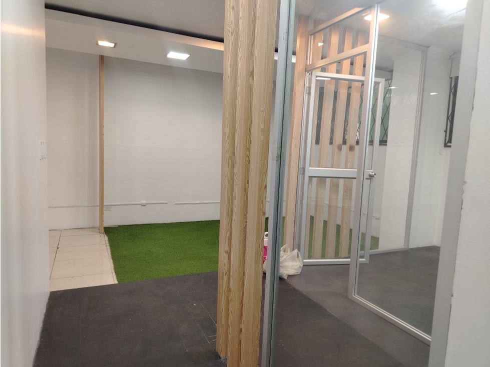 El Batan Local Comercial en Renta, 7 ambientes , 8 Divisiones 133m2 - 5