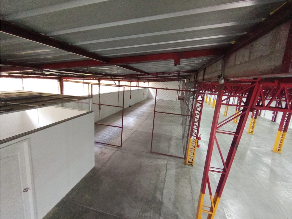Ponceano, Galpón en Renta, 1100m2, 2 Ambientes - 6