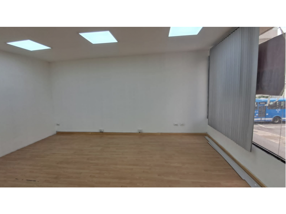 La Pradera , Oficina en Renta 60m2 , 2 parqueaderos - 6