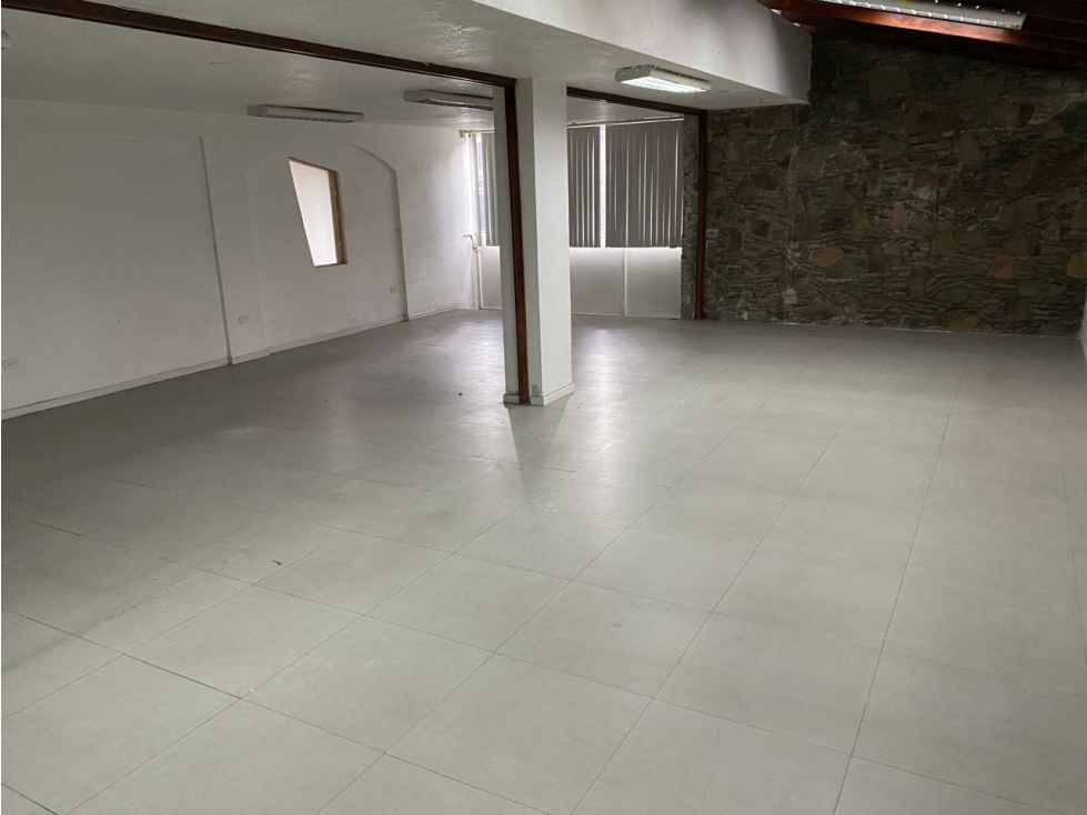 Jipijapa, Casa Comercial en Renta, 736m2, 3 Pisos - 4