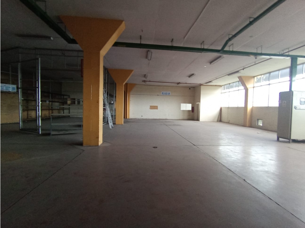 Galo Plaza, Galpón en Renta, 4603,50m2, 2 Pisos - 3
