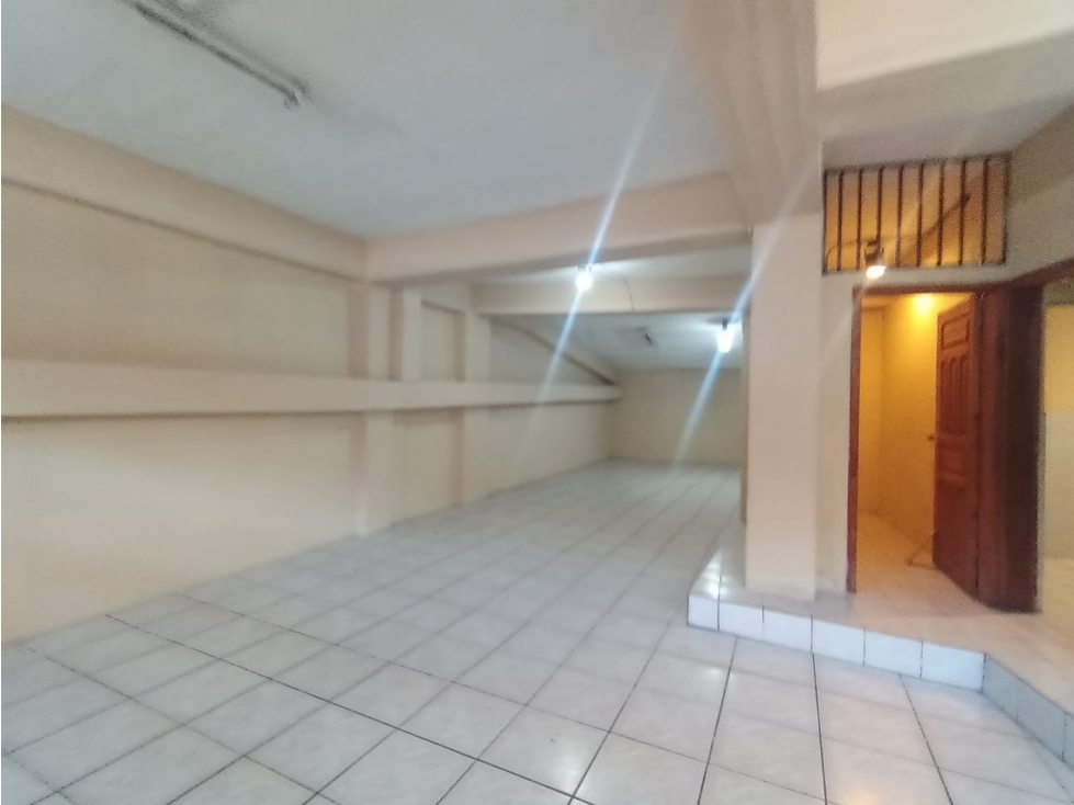 Iñaquito De Oportunidad Bodega en Renta, 140m2 - 4