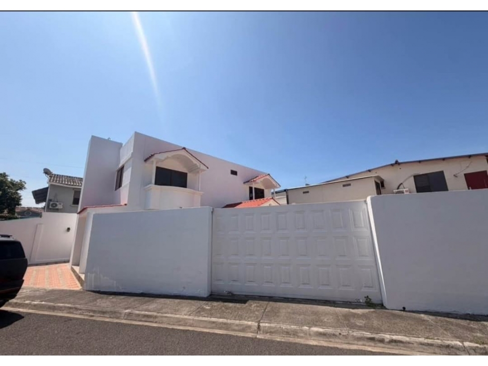 Samborondón, Casa en Venta 176 m² de construcción,324 m² de terreno — foto 3