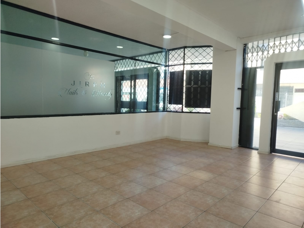 Iñaquito Bajo, Local Comercial en Venta, 74m2, 1 Ambiente - 2