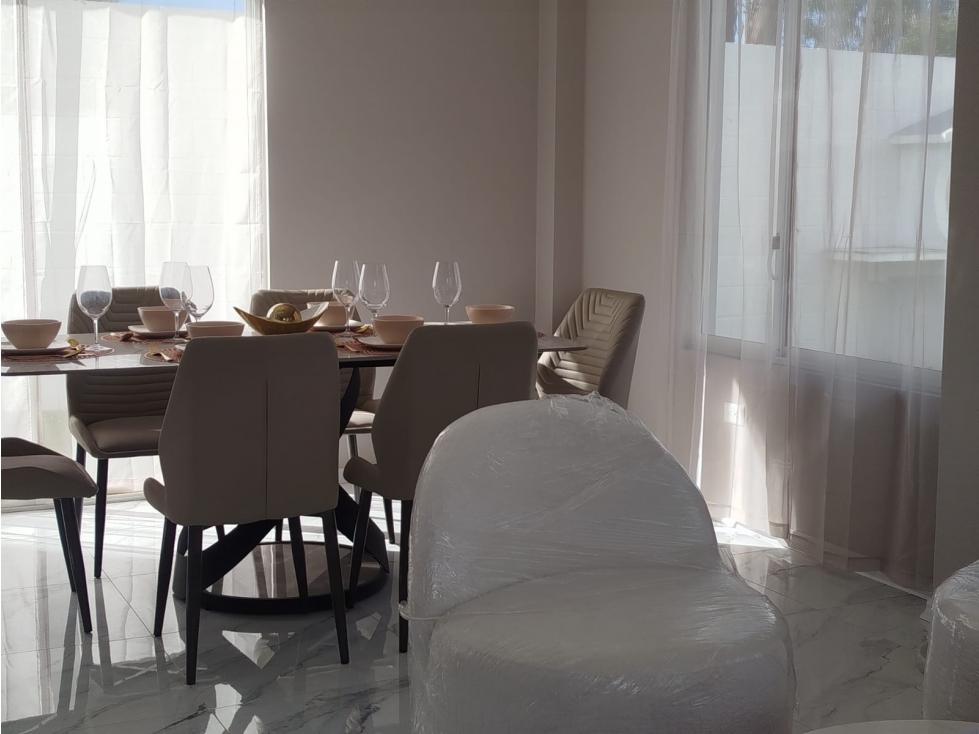Mitad del Mundo, Casa en Venta, 165m2 con patio área verde — foto 4
