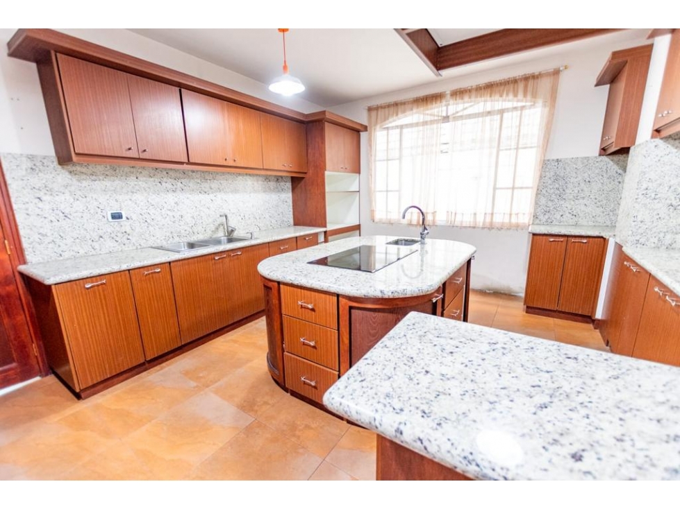 Solanda, Hermosa Casa en Venta, 432m2 — foto 3
