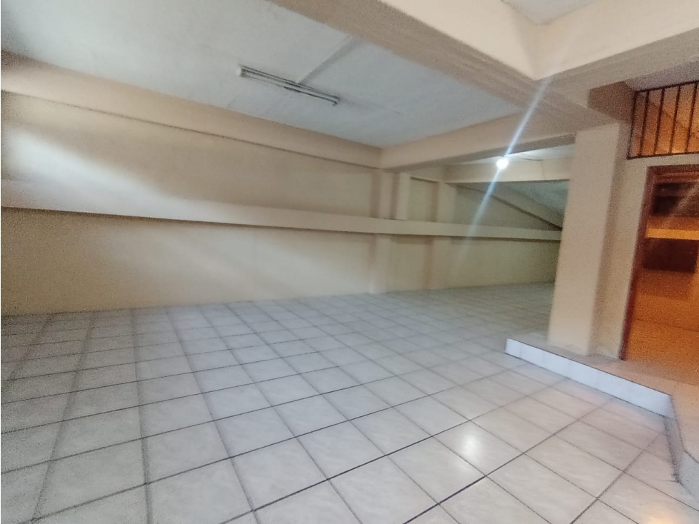 Iñaquito De Oportunidad Bodega en Renta, 140m2 - 3