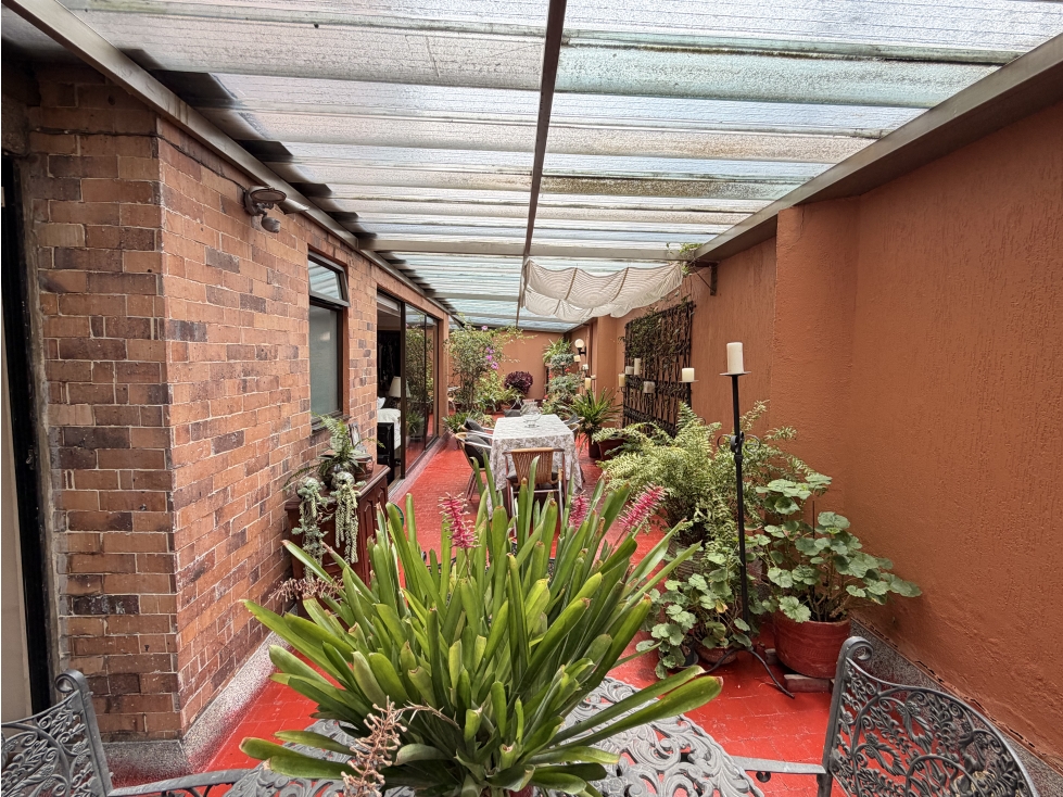 La Carolina: apto de 3 alc+2,5 baños con terraza y mucho potencial