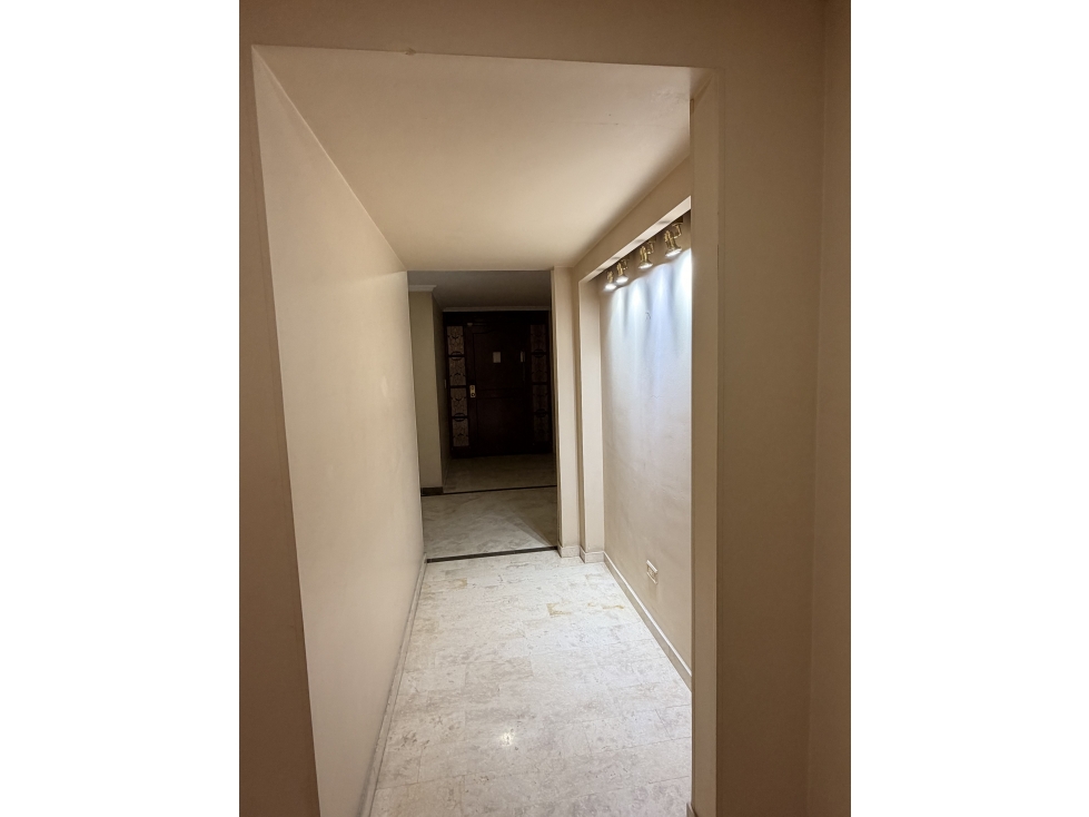 La Carolina: apto de 3 alc+2,5 baños con terraza y mucho potencial — foto 3