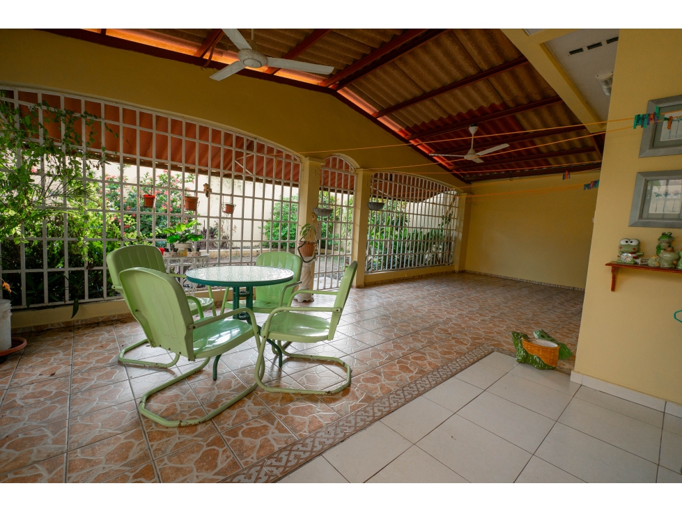 SE VENDE CASA EN QUINTAS DE VILLA FLOR (T4) PSVXPC5-0826
