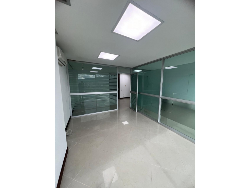 OFICINA EN VENTA EN EL POBLADO - EDIFICIO FORUM SANTAFE