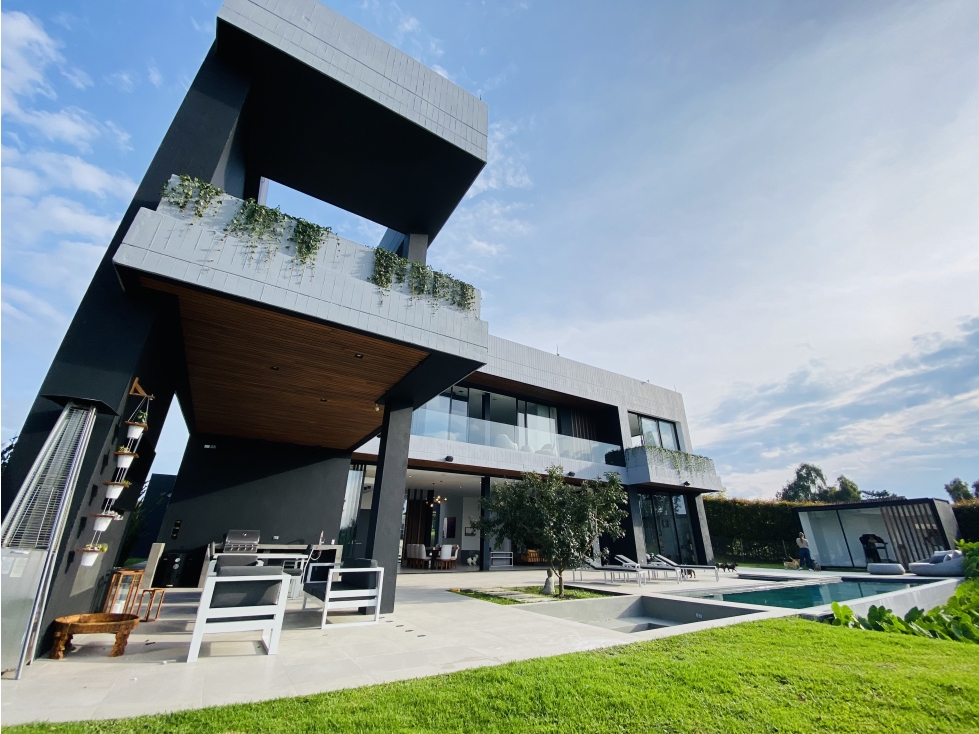 Espectacular casa campestre ubicada en Llanogrande!
