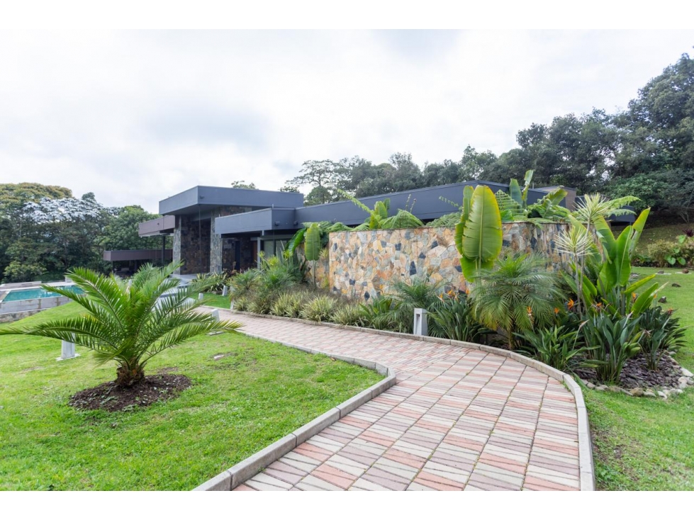 Venta de casa Campestre de lujo en el Retiro sector Fizebad