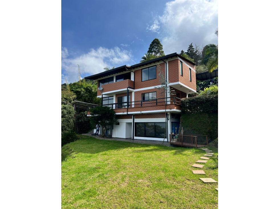 Venta de casa en Envigado independiente, parte baja