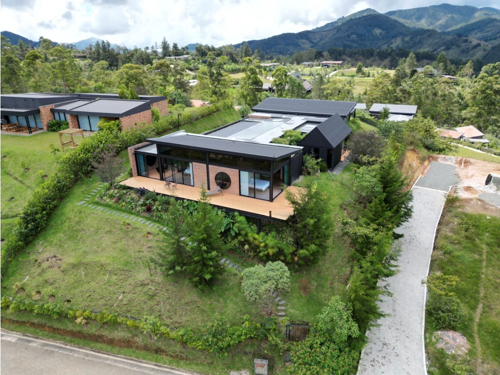 Venta de casa campestre en el Retiro de un solo nivel — foto 2