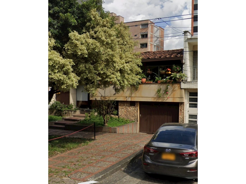 VENDO CASA LOTE MIXTURA MEDIA ALTA AV 33