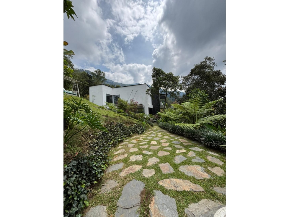 SE VENDE CASA CAMPESTRE EN LAS PALMAS, CON VISTA A LA CIUDAD