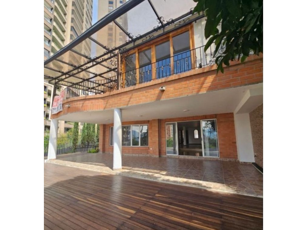 SE VENDE CASA EN EL POBLADO, LA CALERA