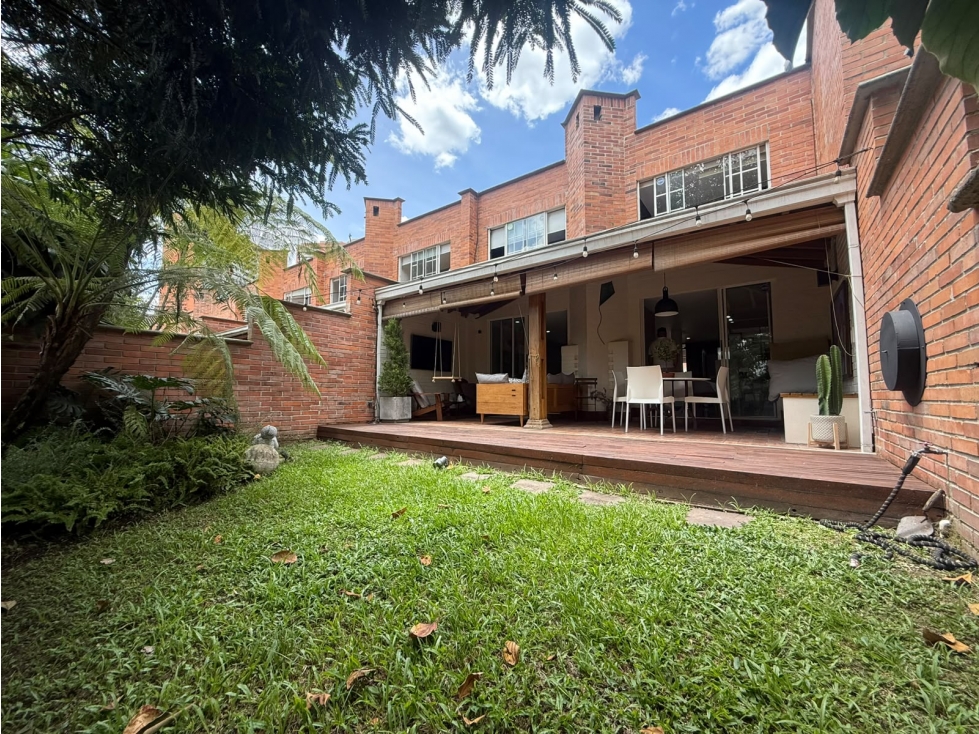 VENTA DE CASA EN ENVIGADO, LOMA DE LAS BRUJAS