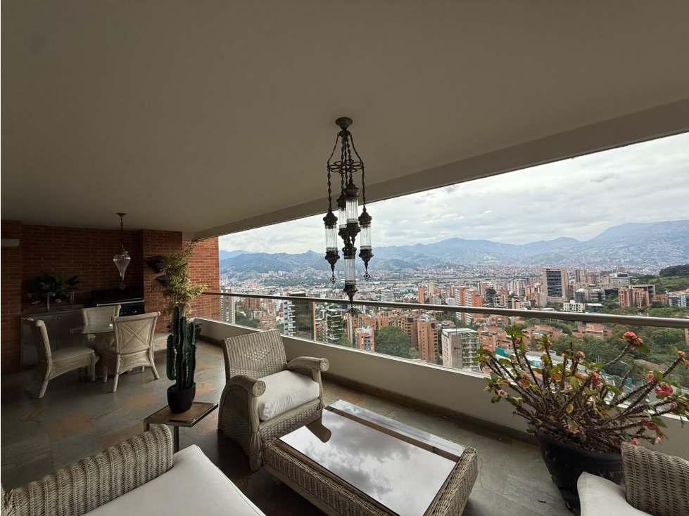 SE VENDE APARTAMENTO EN EL POBLADO, LAS SANTAS