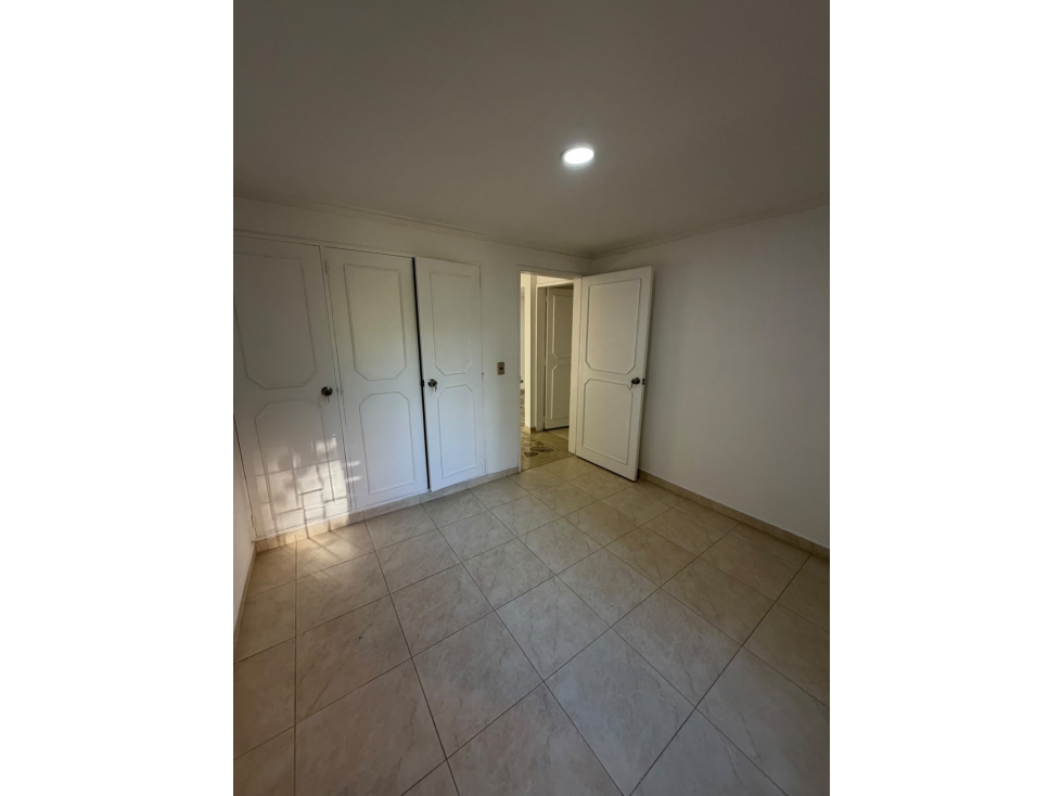 VENTA APARTAMENTO POBLADO CASTROPOL — foto 4