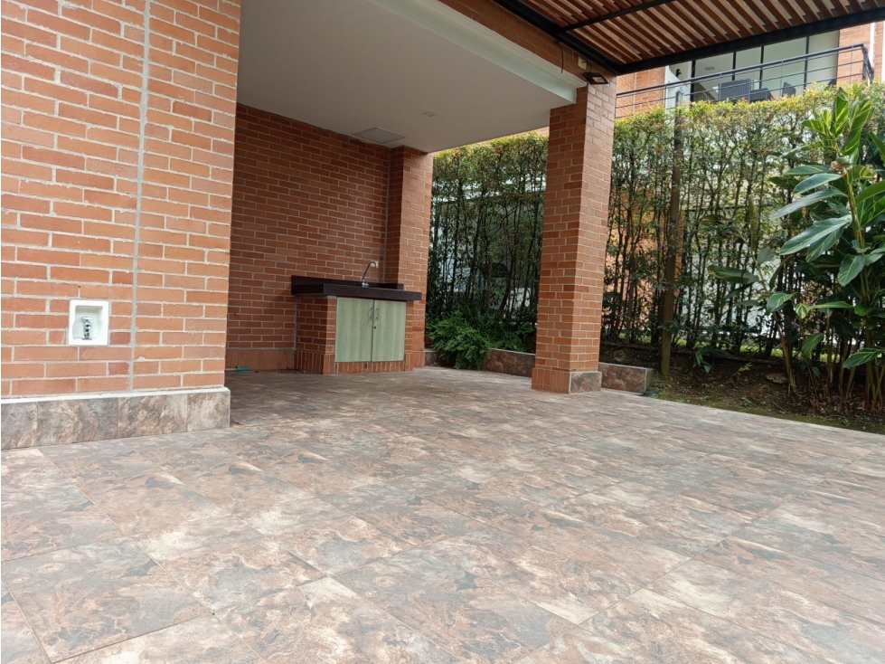VENTA DE CASA EN ENVIGADO SECTOR LA CALLEJA