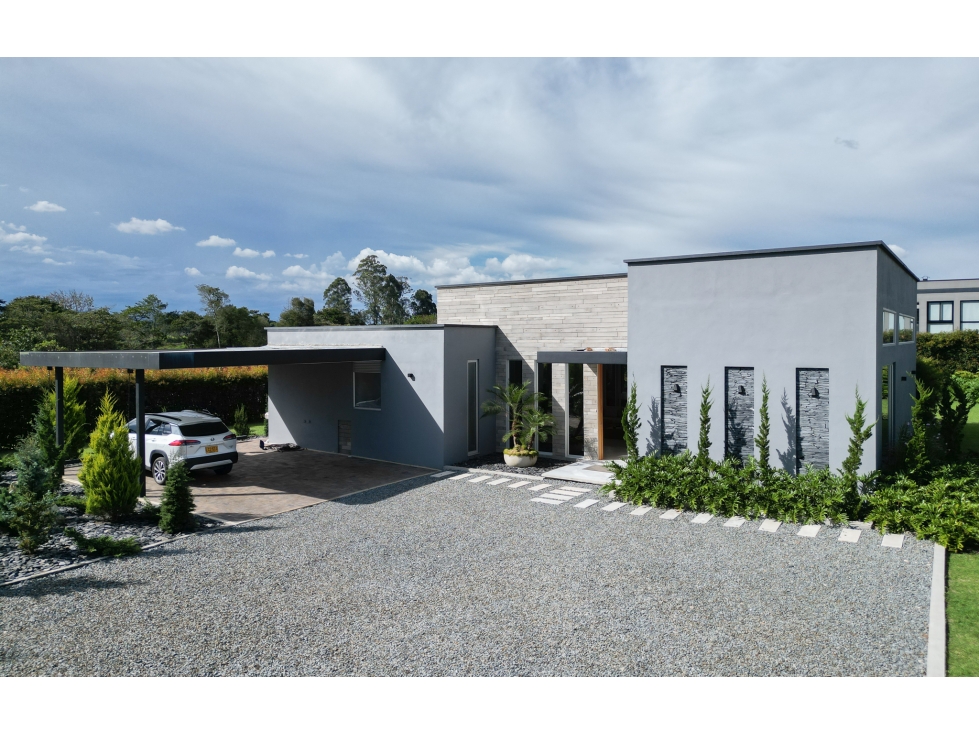 Venta de casa en Llanogrande de un solo nivel para estrenar — foto 3