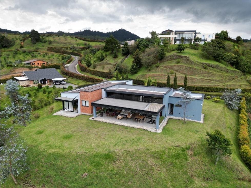 Venta de casa campestre en el Retiro