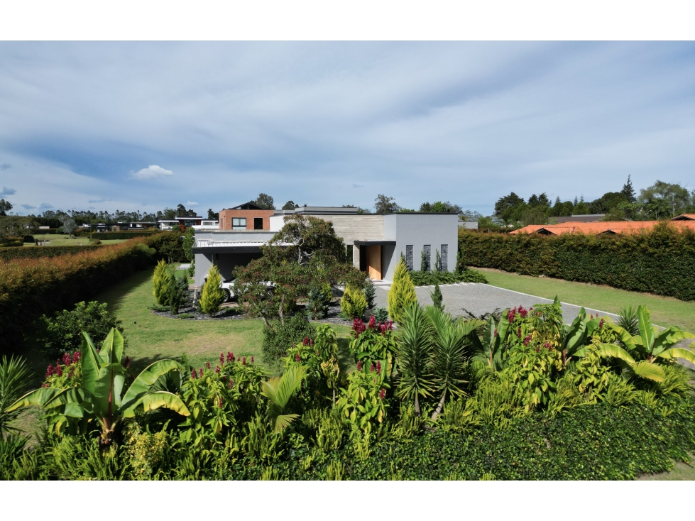 Venta de casa en Llanogrande de un solo nivel para estrenar — foto 2