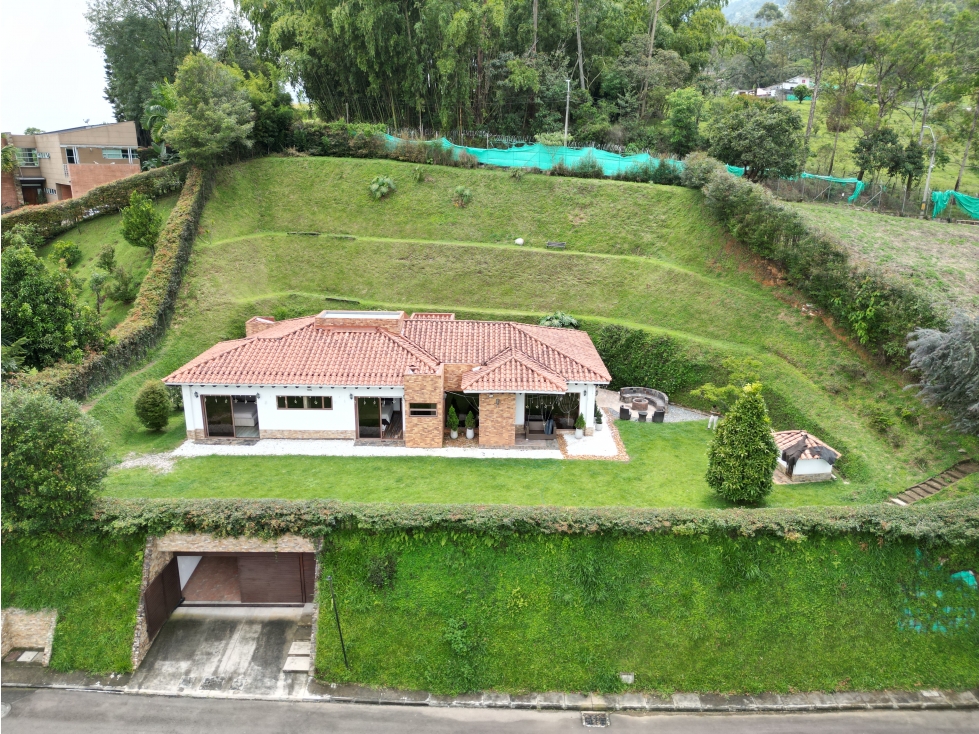 Venta de casa campestre en Envigado parte baja loma del escobero — foto 2