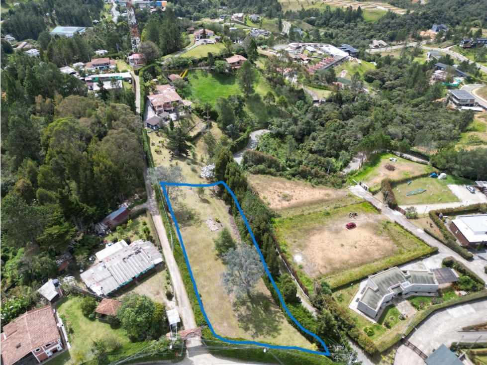 Venta de lote independiente en Envigado Loma del Escobero