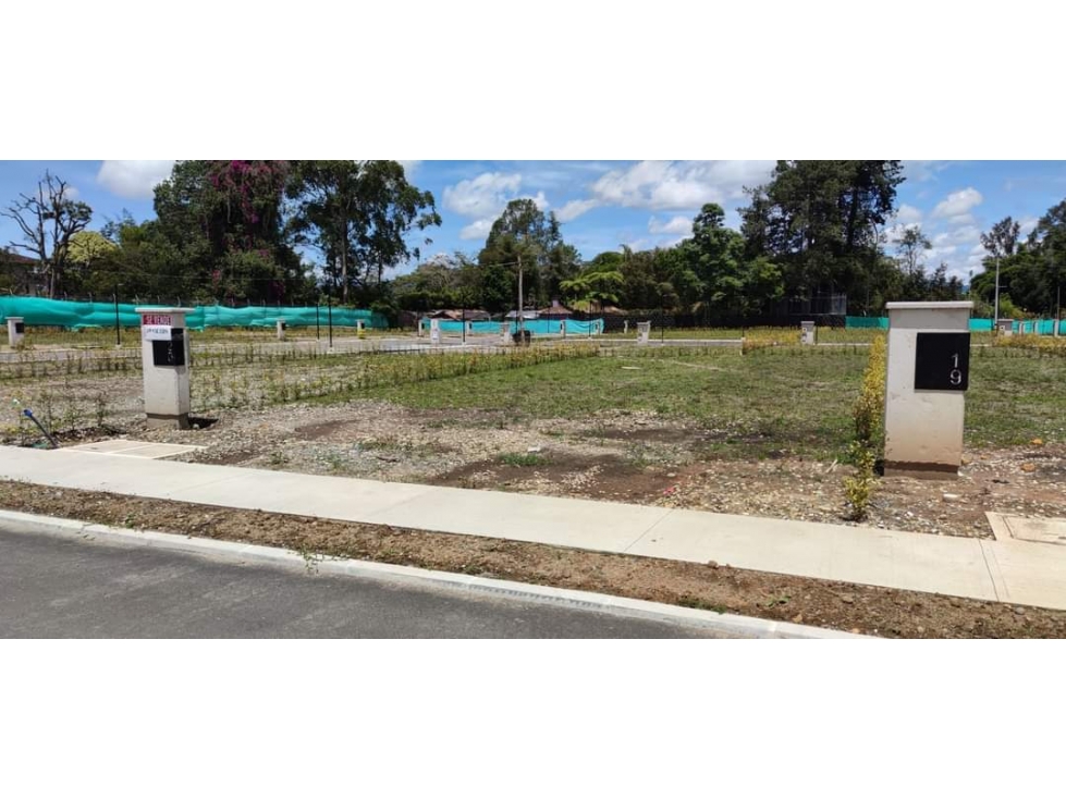 Venta de lote en unidad cerrada Llanogrande Antioquia