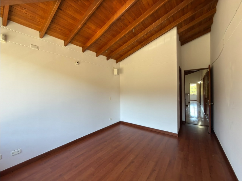VENTA DE CASA EN ENVIGADO, LA INTERMEDIA — foto 2