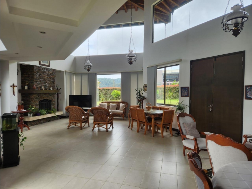 Venta de casa en Envigado Alto Del Escobero - 2