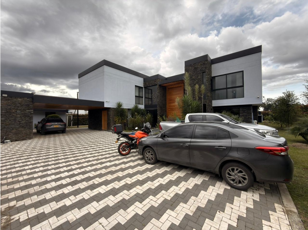Venta de casa en Llanogrande con piscina privada y cancha — foto 3