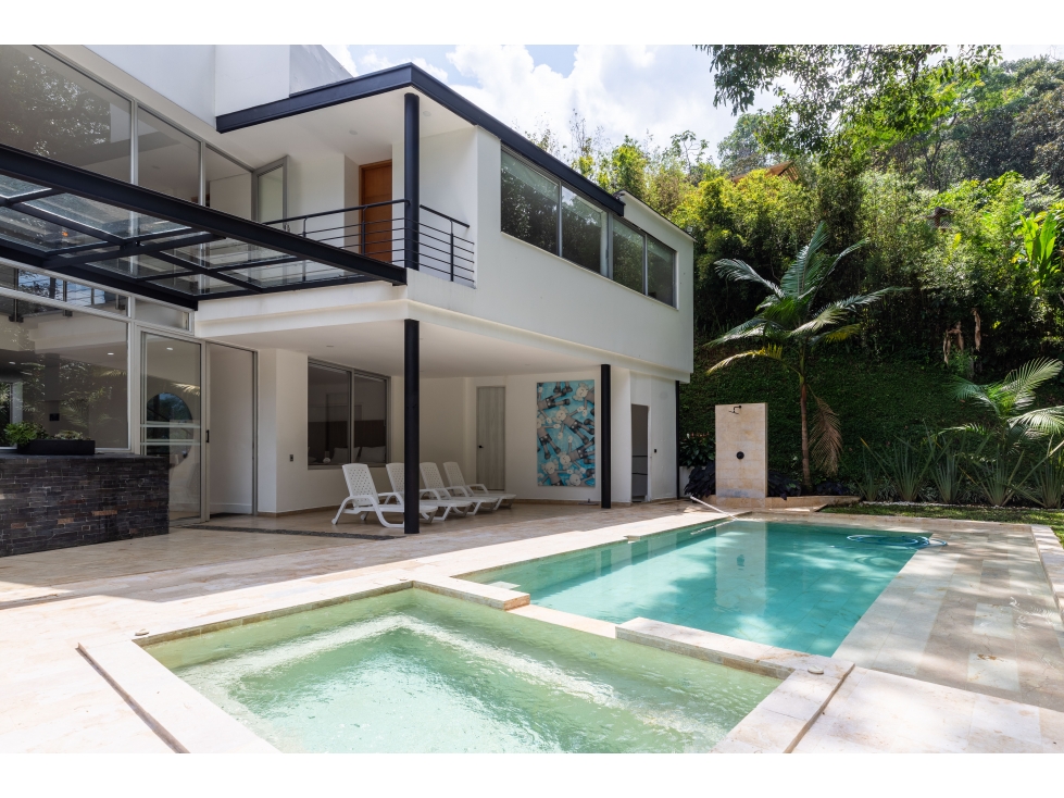 Venta De Casa Independiente En EL Poblado, Cola Del Zorro