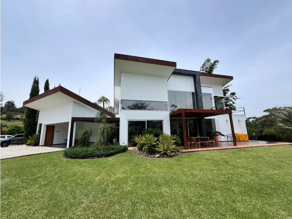 Venta de casa independiente en Llanogrande sector cabeceras