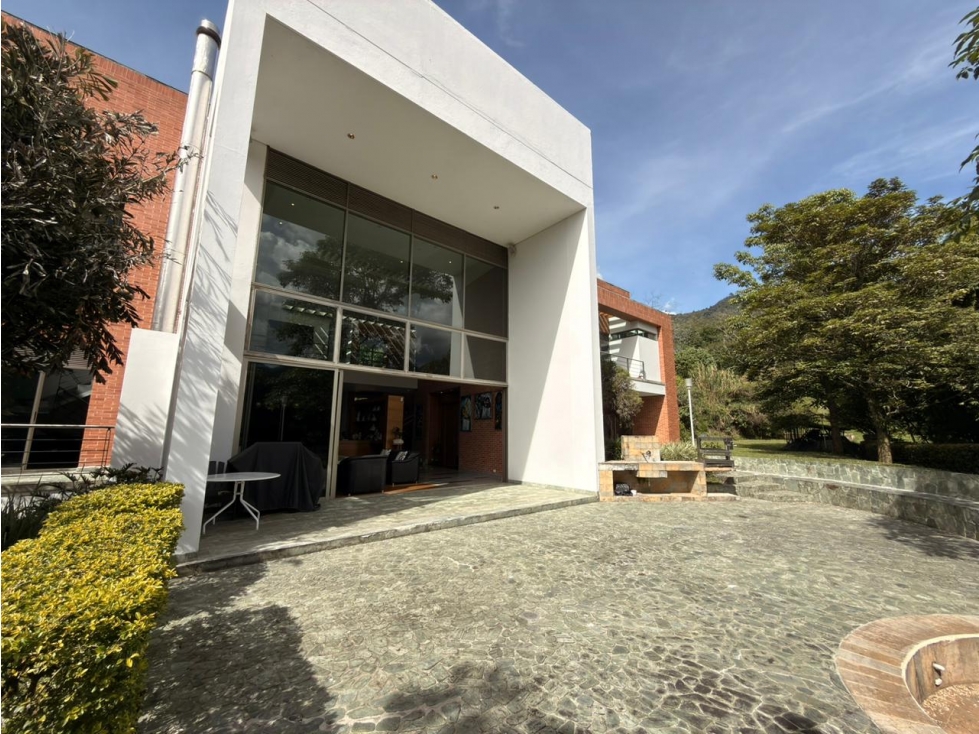 Venta de casa en Envigado el Escobero parte baja con vistas