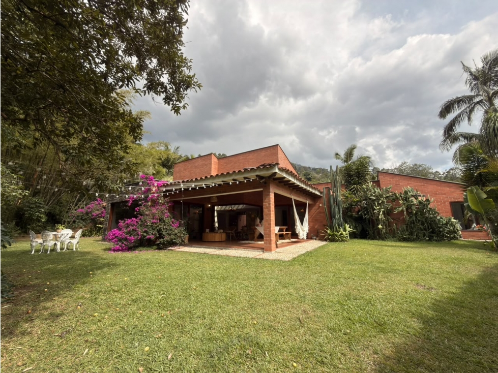 VENTA DE CASA EN POBLADO SAN LUCAS
